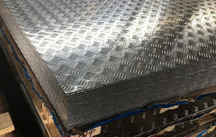 Алюминиевый рифленный лист АМг2Н2Р 1,2х1200х3000 в Челябинске